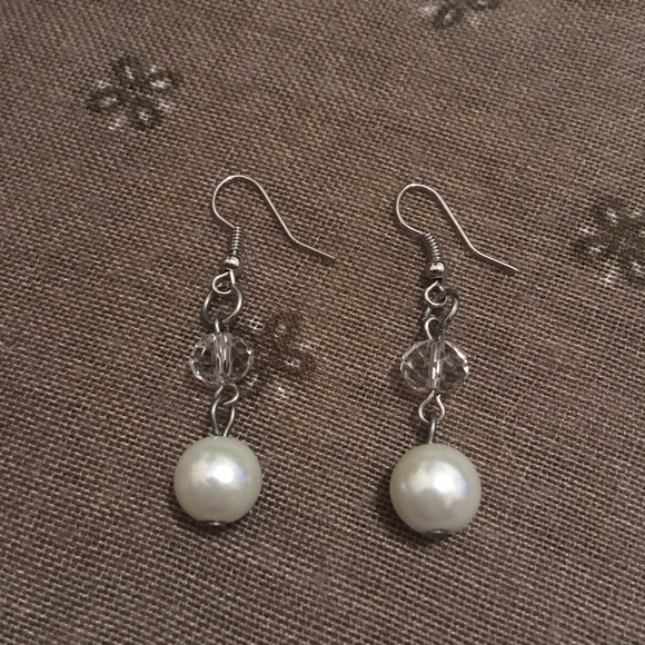 Vintage Beautiful Faux Pearl and Clear Beaded Dangle Hook Earrings - Picture 4 of 6